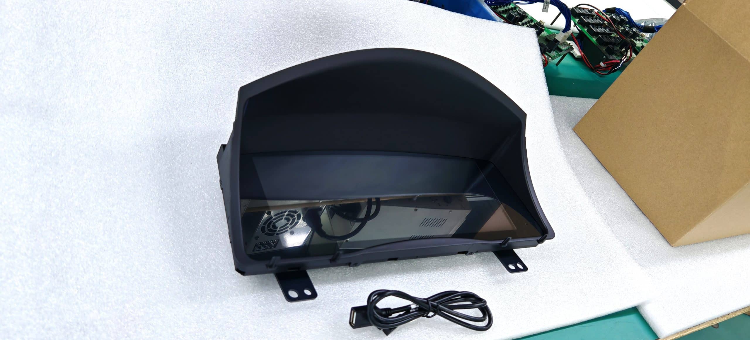 Lexus LX570 virtualna instrumentna ploča