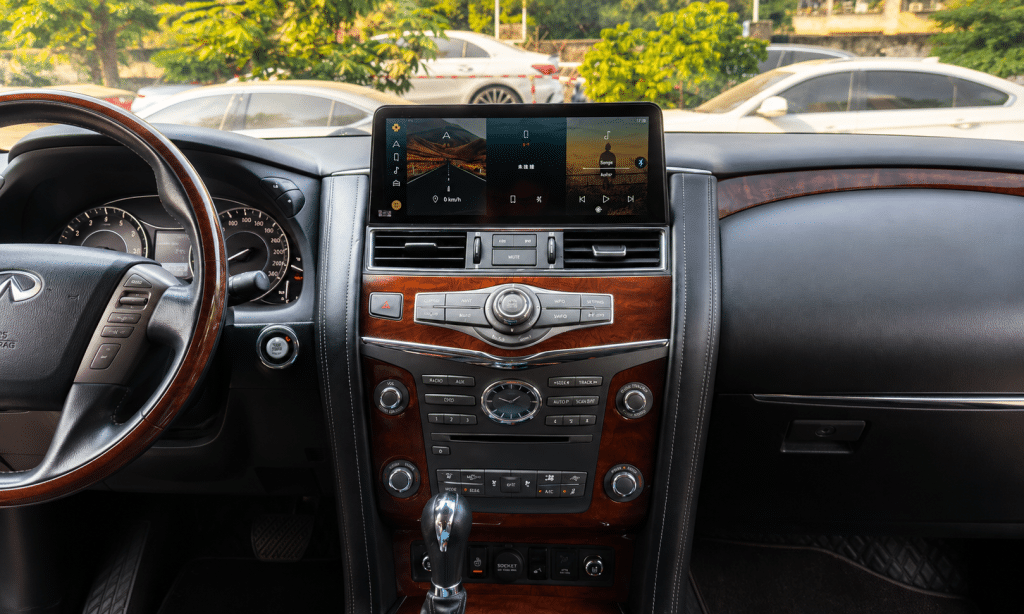 Nissan Patrol Y62 Android glavno uređaj